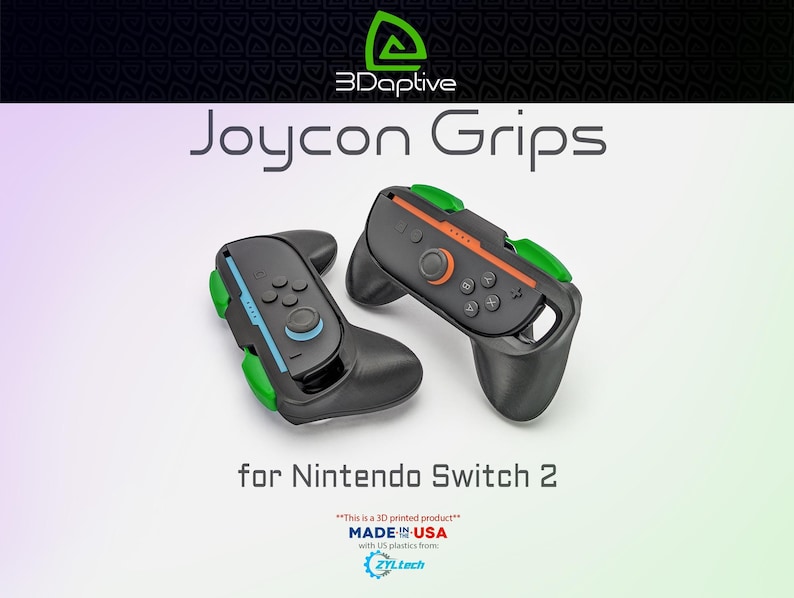 Pu&ograve; includere: Due impugnature Joycon nere per Nintendo Switch 2, con dettagli verdi e arancioni. Il testo "Joycon Grips" e "for Nintendo Switch 2" sono visualizzati. Il prodotto &egrave; stampato in 3D e realizzato negli Stati Uniti.