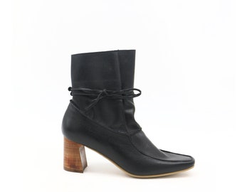 Awakening boots in black leather