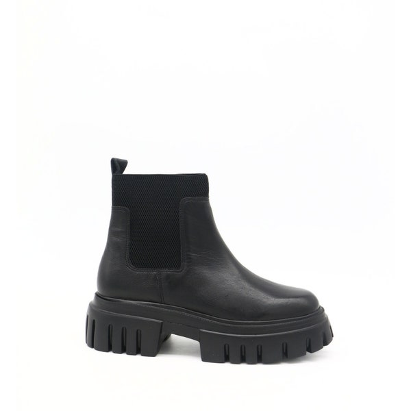 Agora platform ankle boot in black leather