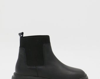 Agora platform chelsea boots in black leather womens shoes