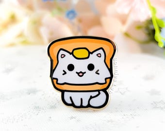 Pin de esmalte de gato con tostada de mantequilla