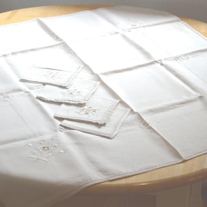 Antique Tablecloth & 4 Napkins---Tea Tablecloth w/ Napkins---Small Tablecloth and Napkins---1930-40&#39;s Tablecloth/Napkin Set---Vintage Linens