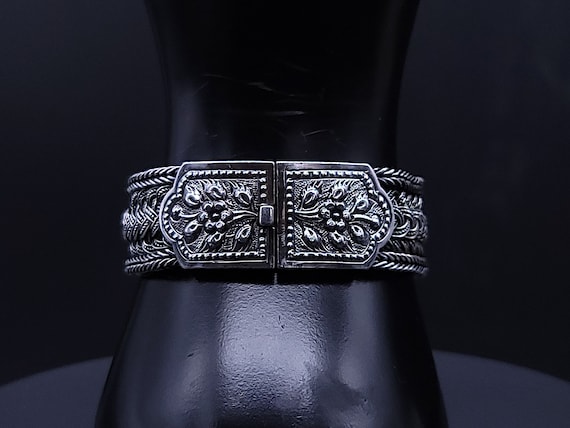 Intricate Vintage Southwestern Sterling Silver Clasp Bracelet Intricate Vintage Southwestern Sterling Silver Clasp Bracelet