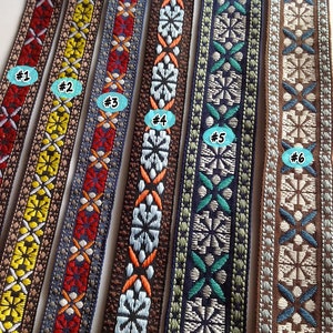 以下が含まれることがあります： 刺繍模様の入った茶色、青、緑のトリムが6種類あります。トリムは#1から#6まで番号が付けられています。