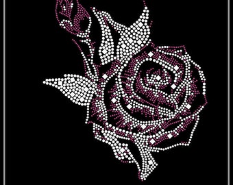 Puede incluir: Un diseño de rosa de strass blanco y rosa sobre un fondo negro. La rosa está hecha de pequeños strass redondos y tiene una forma espiral.