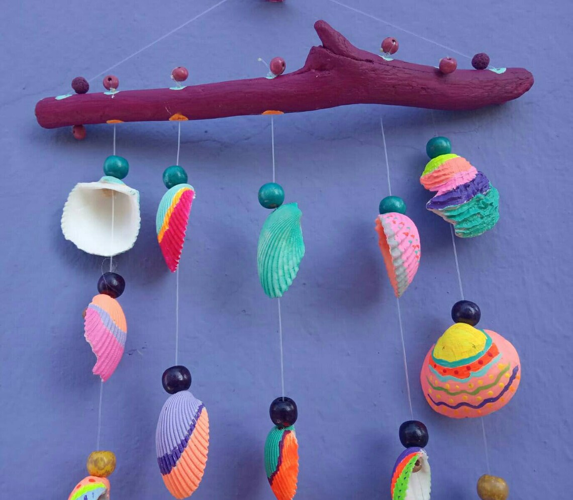 Móvil colgante de viento conchas piedras