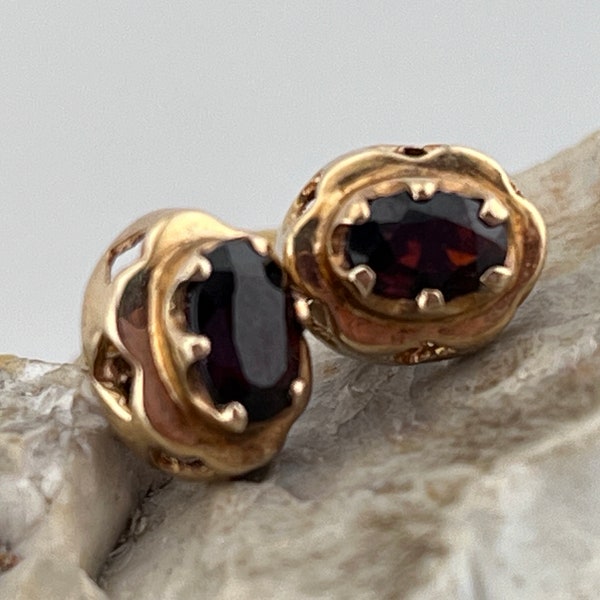 vintage 9ct gold natural garnet studs earrings