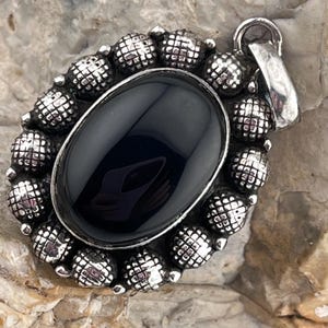vintage silver black gemstone pendant
