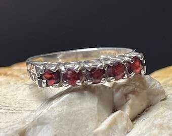 Vintage sterling silver 6 garnet band ring stacker size uk N USA 6.75