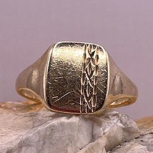 Vintage 9ct gold large signet ring size ukY1/2 usA12.25