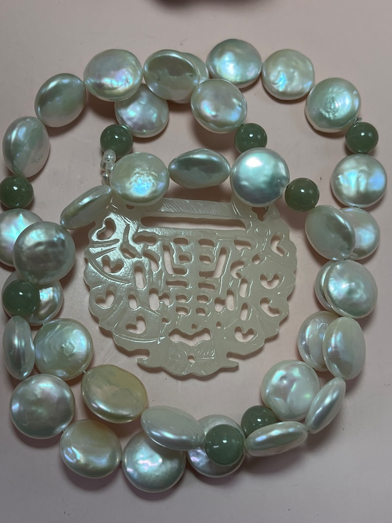 60cm vintage button Pearl and jade imposing plaque necklace image 3