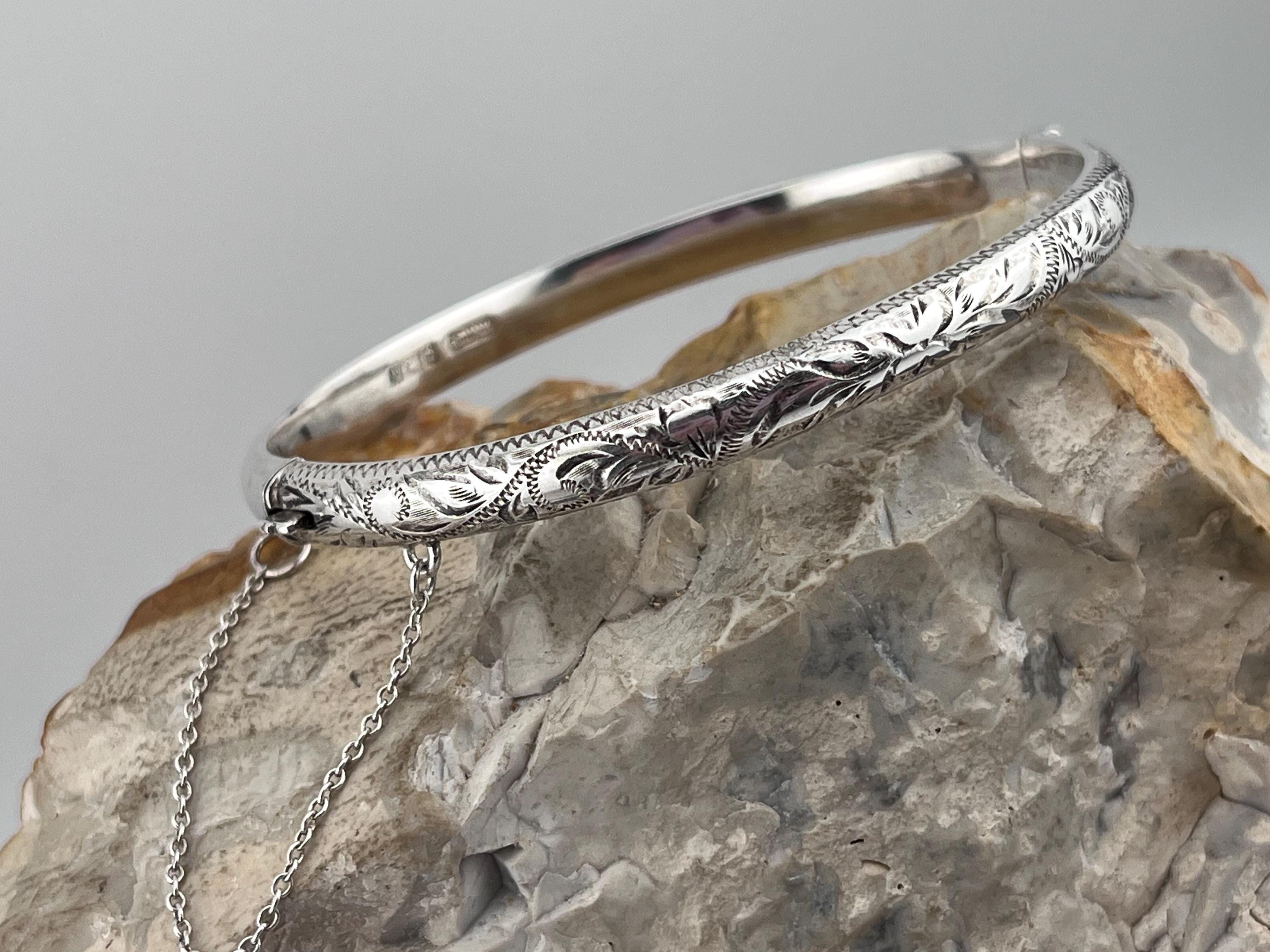 アクセサリー Vintage Silver Heavy Wide Bangle 925 Sterling Silver 925 Wide Engraved Clip Hinged Bangle