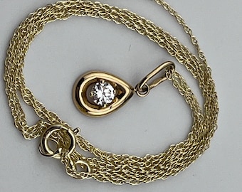 Petit collier avec pendentif en or 9 carats et oxyde de zirconium 40 cm