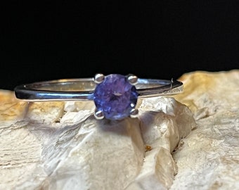 Tanzanite solitaire ring size uk P1/2 USA 7.75