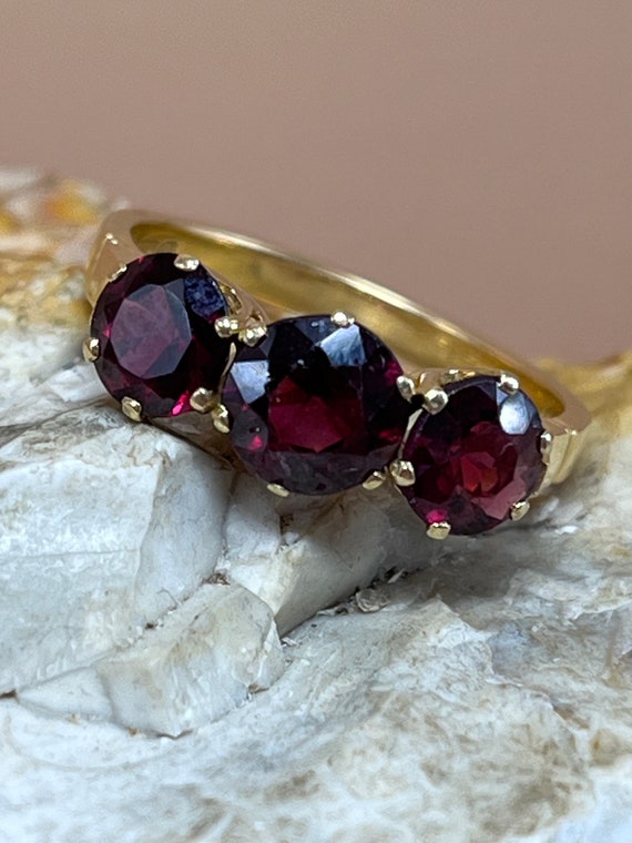 1985 18ct gold three garnet ring stacker spacer s… - image 10