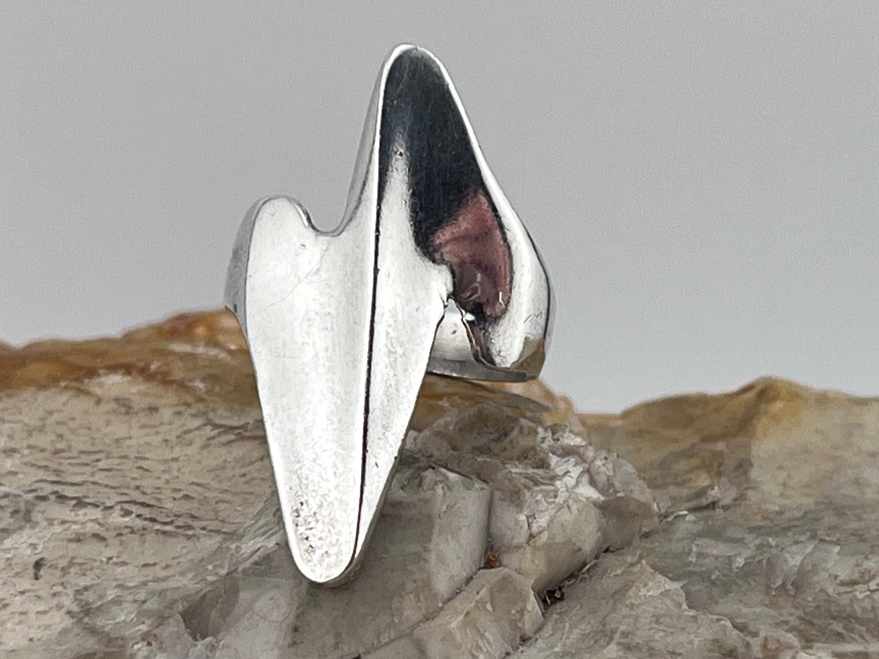 英国製　刻印入りの銀製イアリング　２点 Big Oval Faced Cut Black Zircon Silver Ring, Silver Handmade