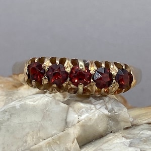 Victorian 18ct gold 5 garnet gemstone ring band stacker spacer size ukS1/2 usa91/4