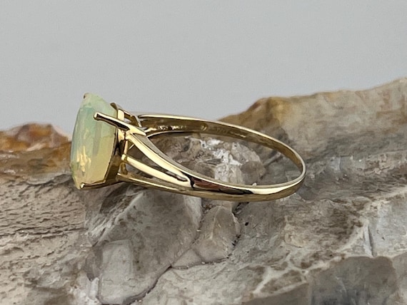 9ct gold welo opal solitaire statement ring size … - image 2
