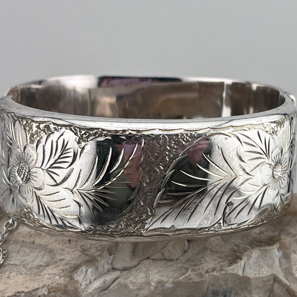 1971 sterling silver broad hinged bangle bracelet