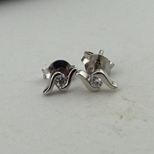 White gold 9ct cz studs earrings