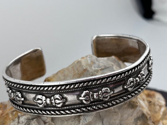 Heavy unmarked solid silver torc bangle bracelet … - image 7