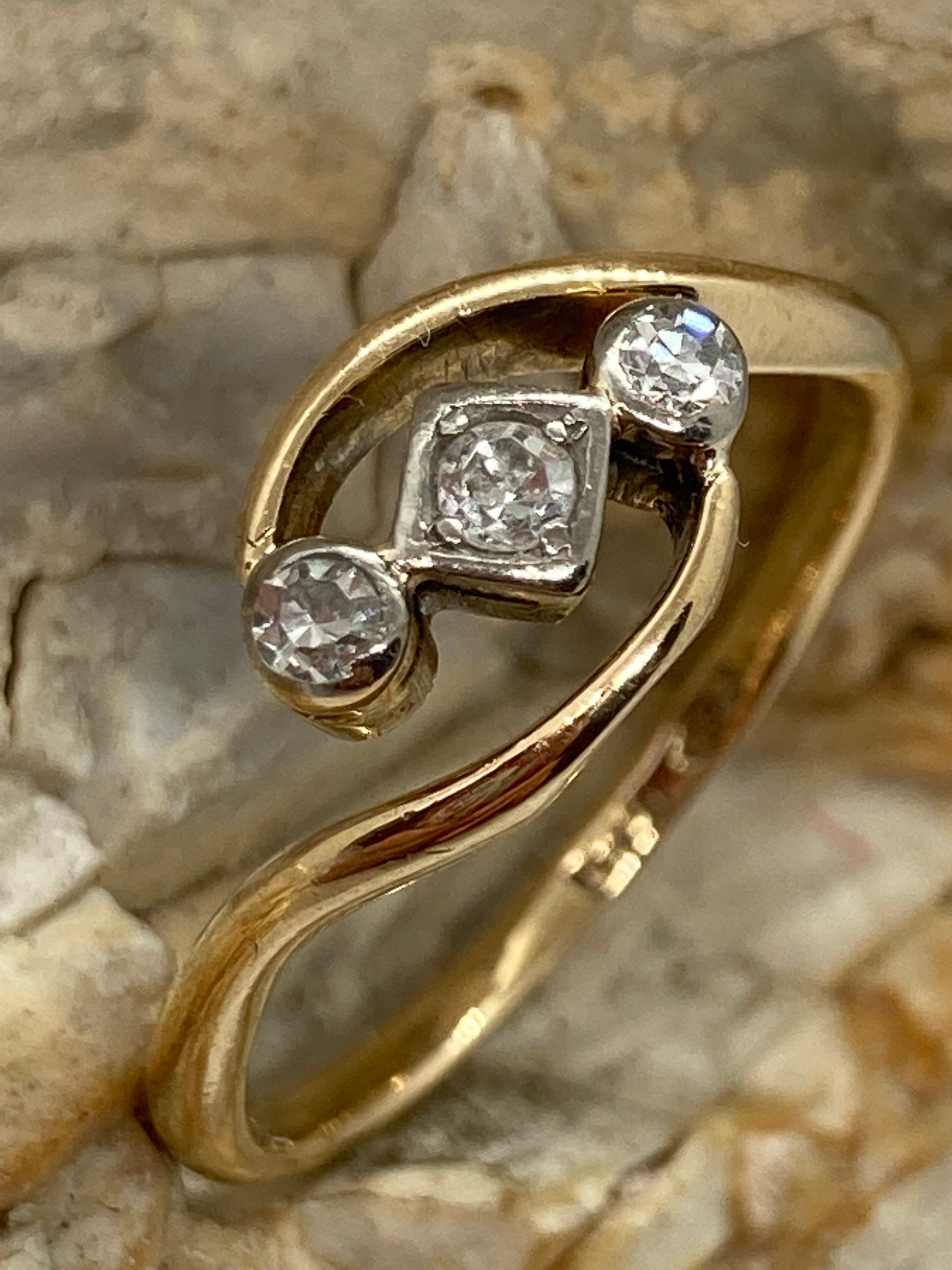 Early 20th Century Antique or Vintage 18ct Gold Triple Diamond