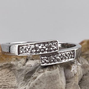 diamond bypass white gold ring 9ct size uk P USA 7.5