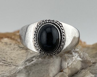 Natural black star sapphire silver vintage ring size uk M1/2 6.5