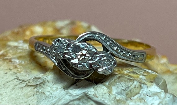 18ct gold & platinum trio diamond twist ring size… - image 1