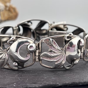 G Kaplan Sweden 17cm floral panel bracelet silver