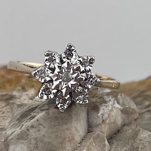 vintage 9ct gold and platinum diamond daisy ring size uk L USA 5.75