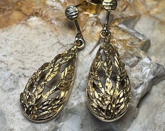 9ct gold vintage teardrop earrings