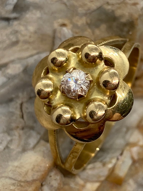 Vintage gold flower ring deals
