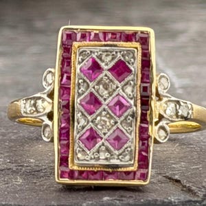Antyczny pierścionek w stylu art déco z diamentami i rubinami, wykonany ze złota 18-karatowego, rozmiar UK P USA 7,75