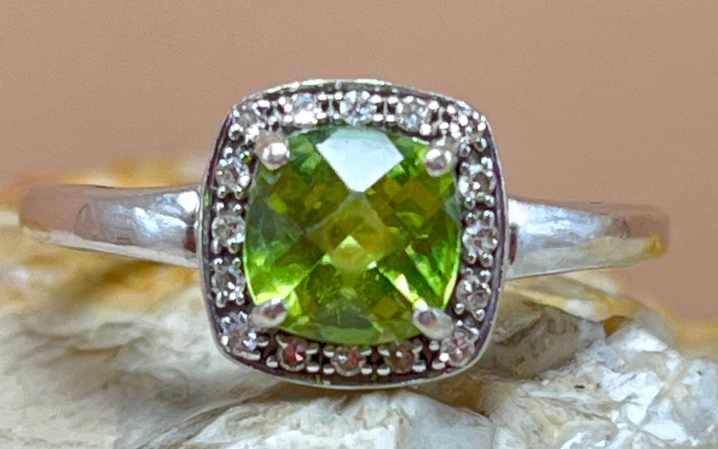 Peridot white sale gold ring