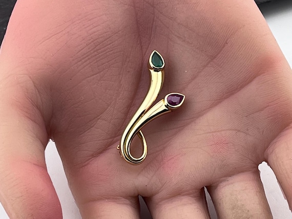 18ct gold ruby and emerald polished curved brooch… - image 7
