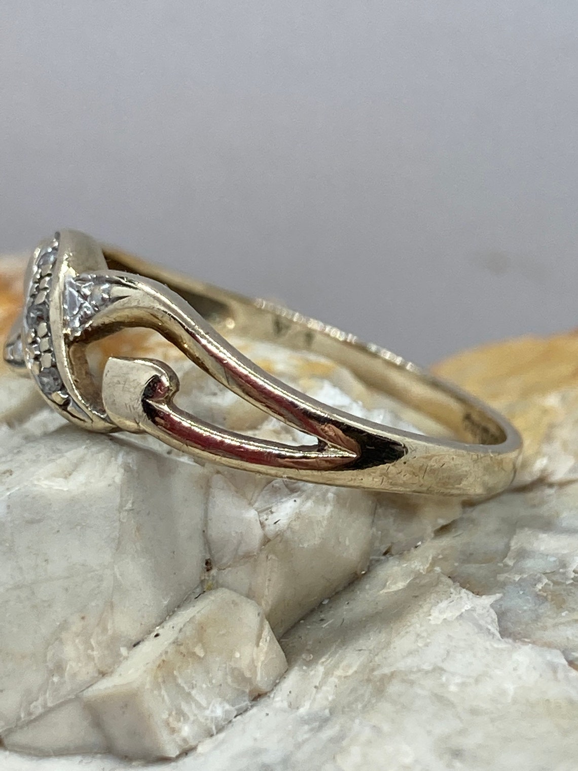 9ct Gold and Diamond Vintage Ribbon Ring Ukn Usa61/2 Etsy Denmark