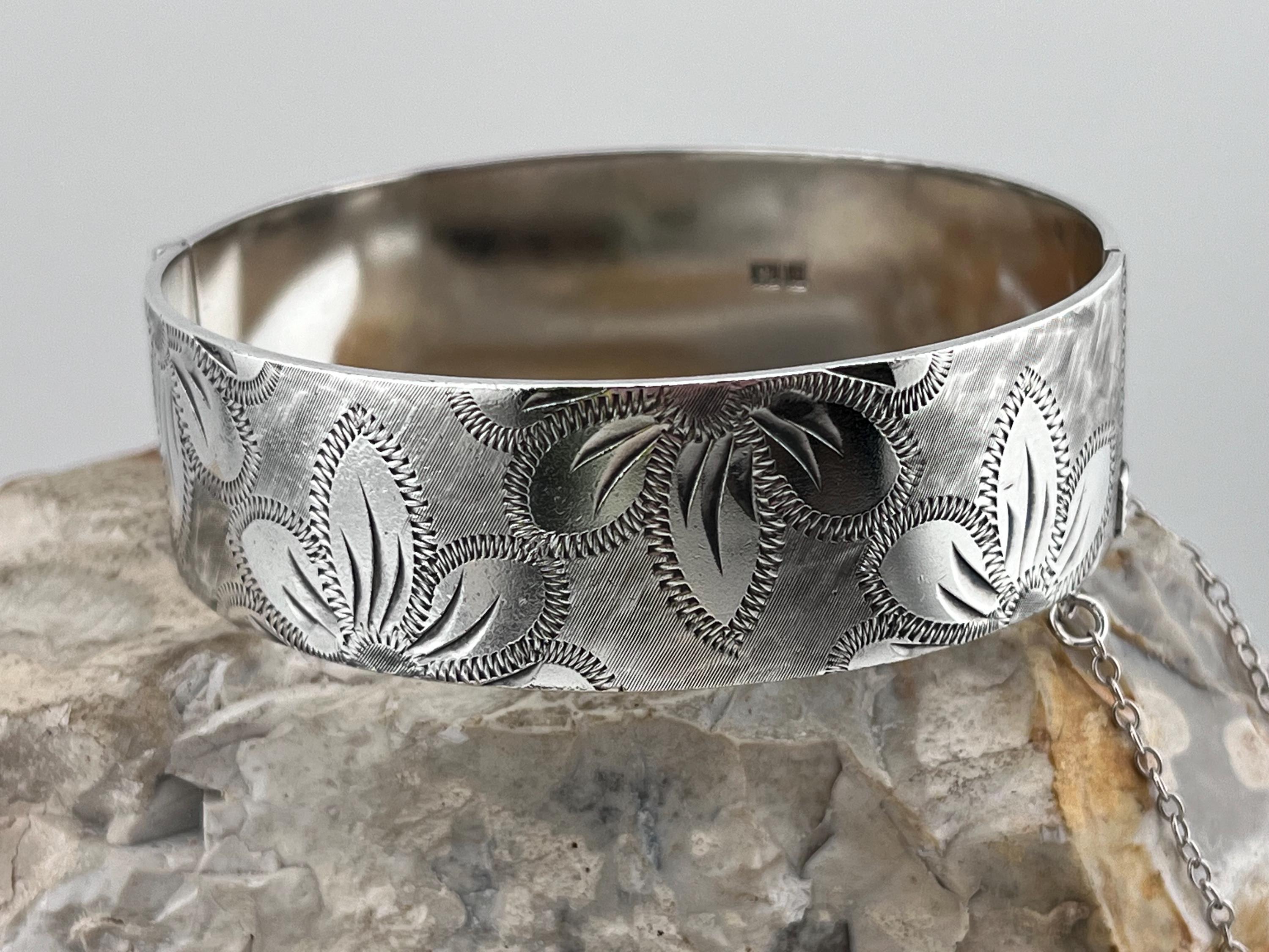 1970 Vintage Solid Silver Heavy Floral Bangle Bracelet Small
