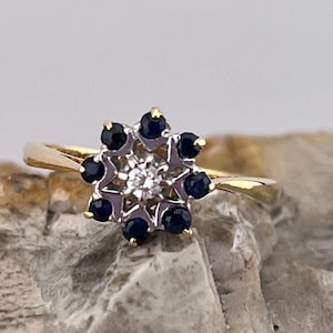 18ct gold diamond and sapphire daisy ring size uk K USA 5.25