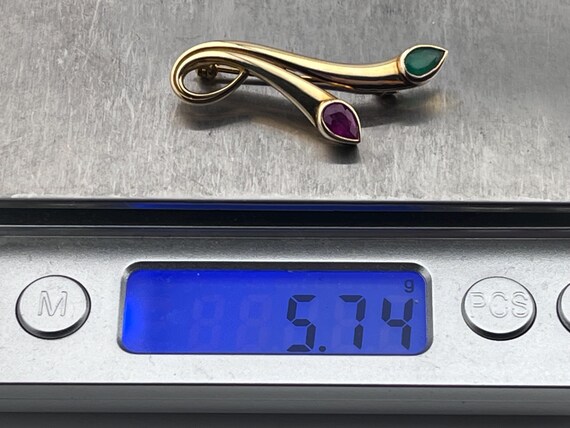 18ct gold ruby and emerald polished curved brooch… - image 3
