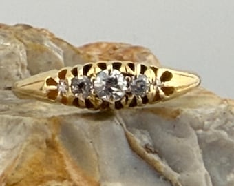 Anello con distanziatore a fascia e cinque diamanti in oro 18 carati del 1902, misura UK N USA 6,5