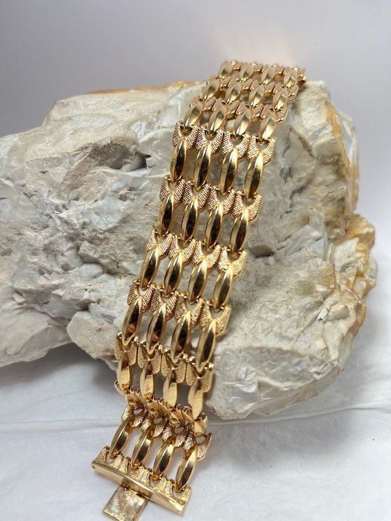 18ct Solid Gold Cuff Bracelet Vintage 17cm Length Lebanese Lebanon