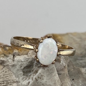 vintage 9ct gold opal solitaire ring size uk  M USA 6