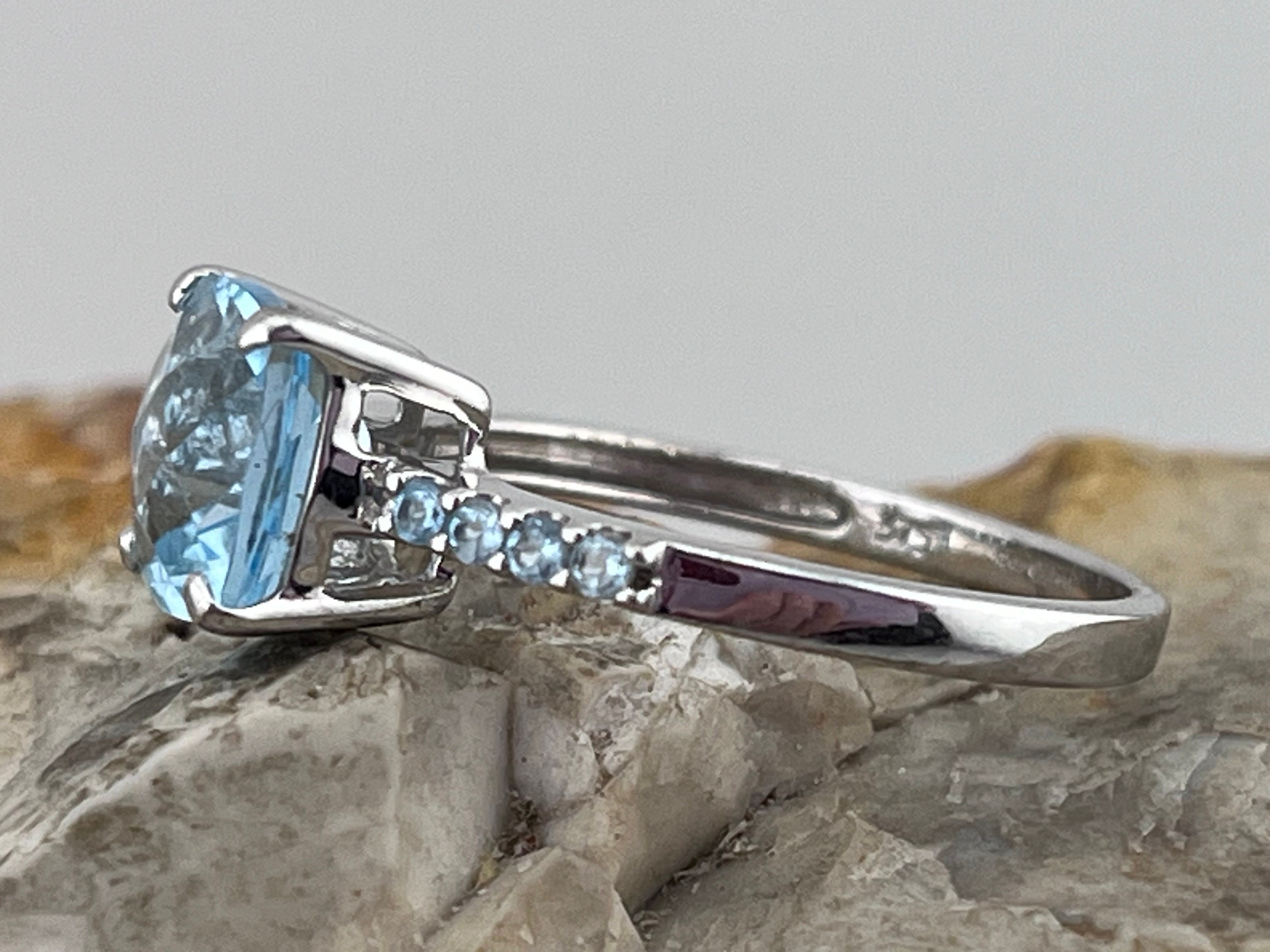 新品同様 ホワイト ゴールド 9ct クッションカット ブルー トパーズ 