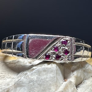 Vintage ruby silver signet ring stacker size uk X1/2 USA 11.75