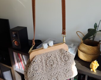 Beige Crochet Shoulder Bag: Cottage Core Clasp Clutch, Crossbody Leather Strap Handbag, Vintage Kiss Lock Rustic Purse