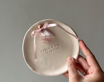 Vide-poches personnalisé. Porte-alliances en céramique. Plat à bijoux fait main