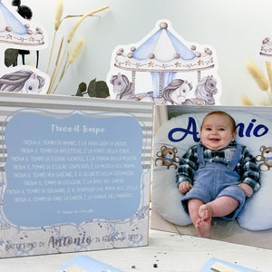 Bomboniera artigianale battesimo quadretto in legno con foto bambino e poesia trova il tempo di madre teresa e graficata a tema giostra