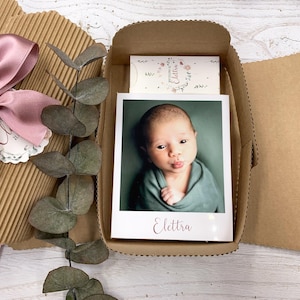 Bomboniera artigianale battesimo, porta polaroid in legno con foto e frase personalizzata