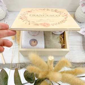 Bomboniera green per padrini di battesimo, scatola in legno con all'interno il kit bombe di semi da piantare e sacchettino di lavanda